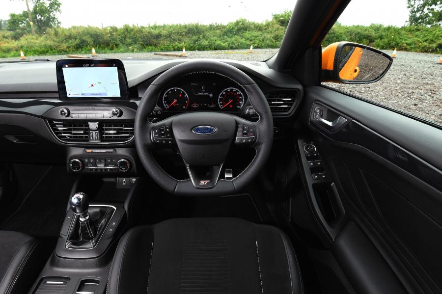 Торпедо Ford Focus ST 2019 года  (UK) (фото 6 из 11)